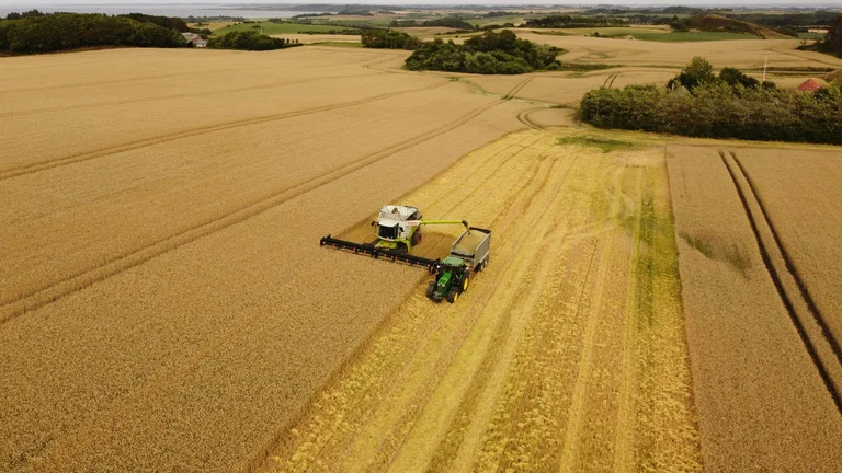Colheita Inteligente: Equipamentos que Transformam a Agricultura